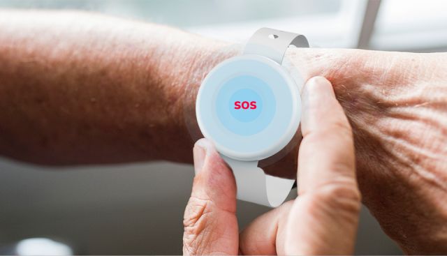 按下SOS按鈕尋求救援